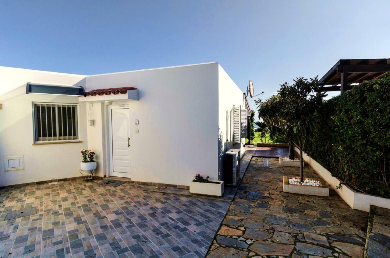 Blue Bay Beach House 拉纳卡 外观 照片
